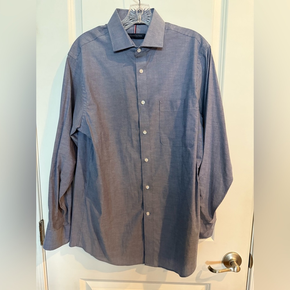 Tommy Hilfiger Button Down Shirt Men’s Size Medium Neck 15-15.5 Sleeve 32/33